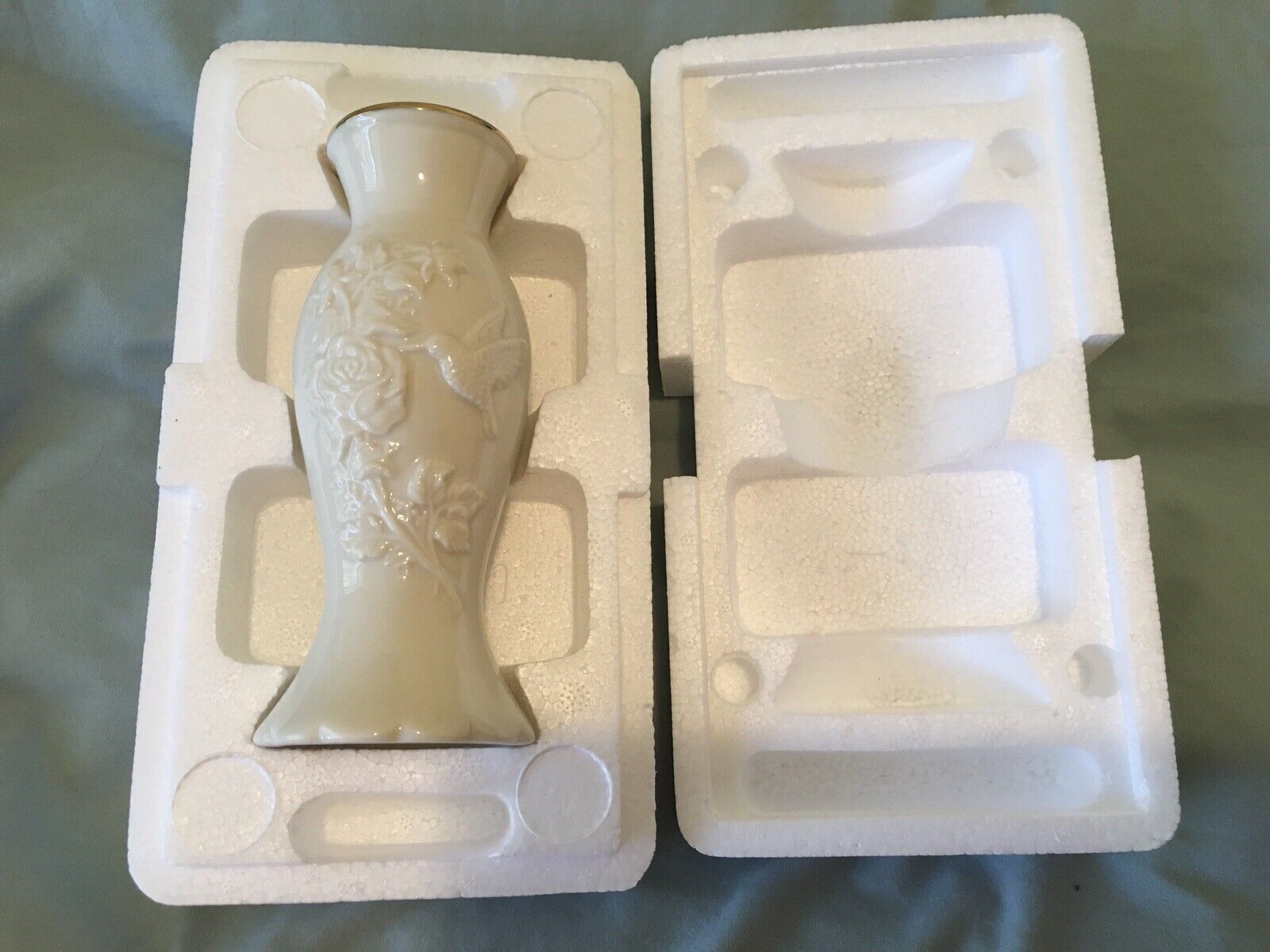 LENOX~BRAND NEW IN BOX~Bud Vase~Porcelain 24K Gold Trim Roses & Hummingbird~6”