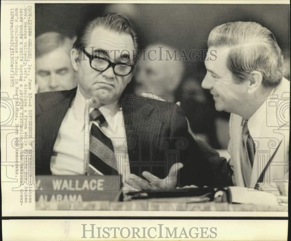 1975 Press Photo Gov. George Wallace confers with Gov. Reuben Askew in Louisiana