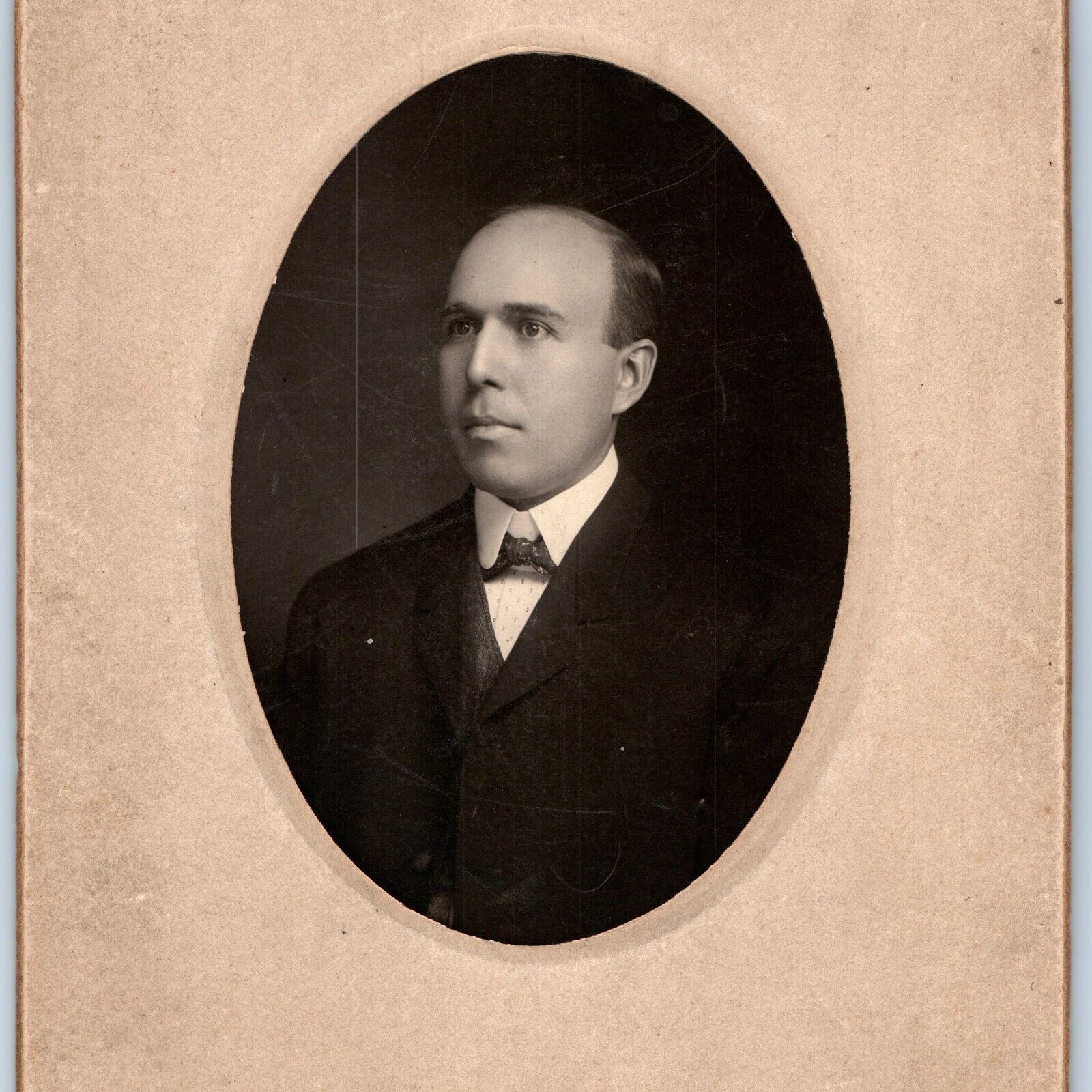 c1890s Bucyrus, Ohio Balding Clean Shaven Man Cabinet Card Photo L.A. Dozer 1F