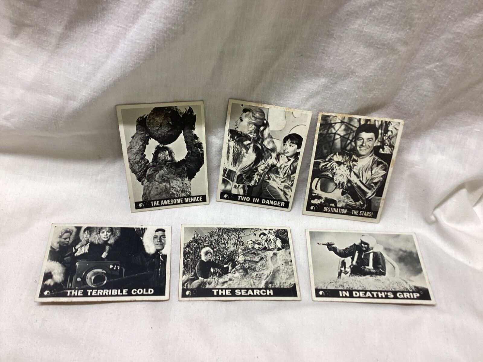 Six 1966 Topps LOST IN SPACE Trading Cards SPACE PRODUCTIONS USA