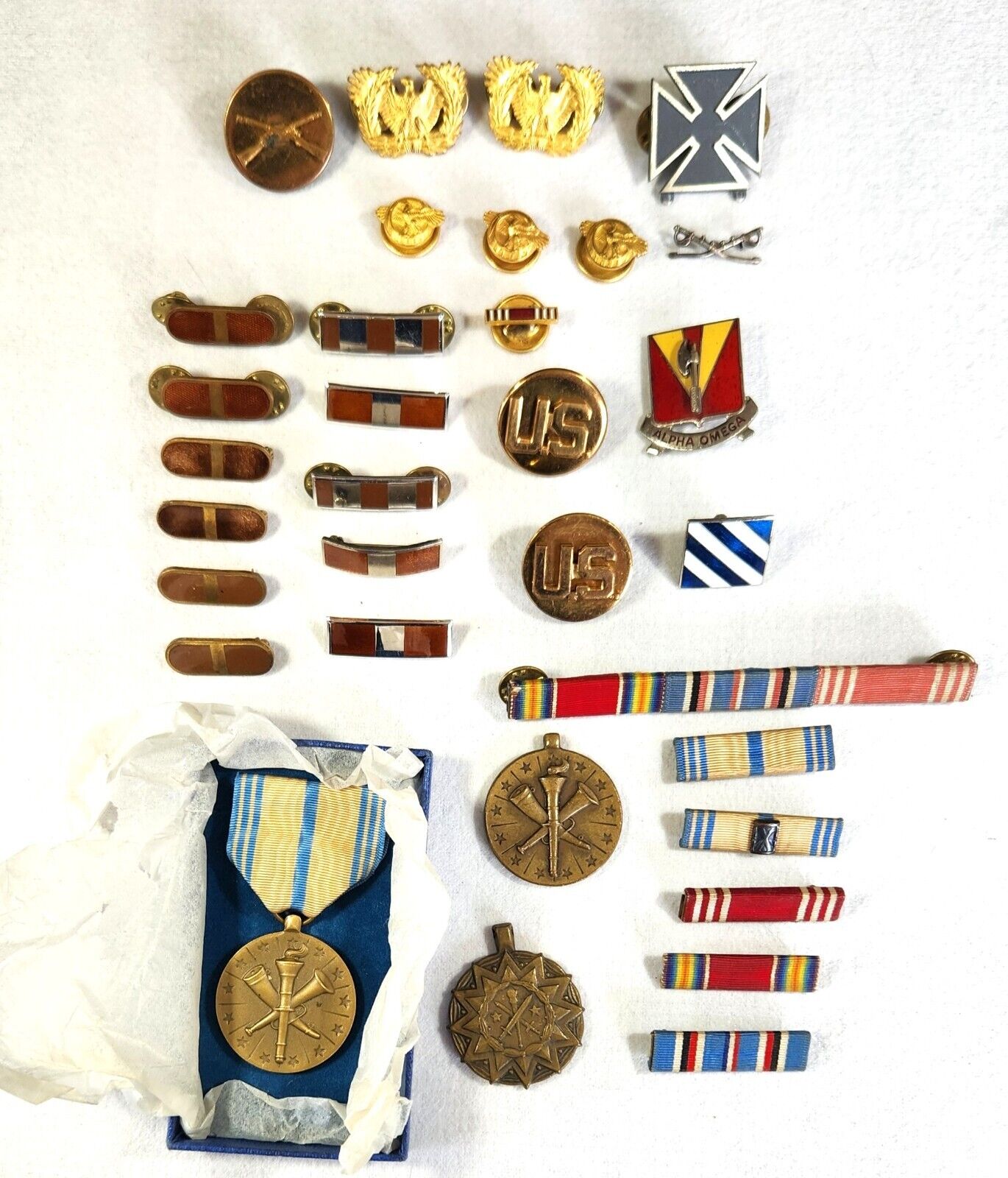 Lot of Vintage US Military Medals Ribbons Bars Pins Guard Reserve