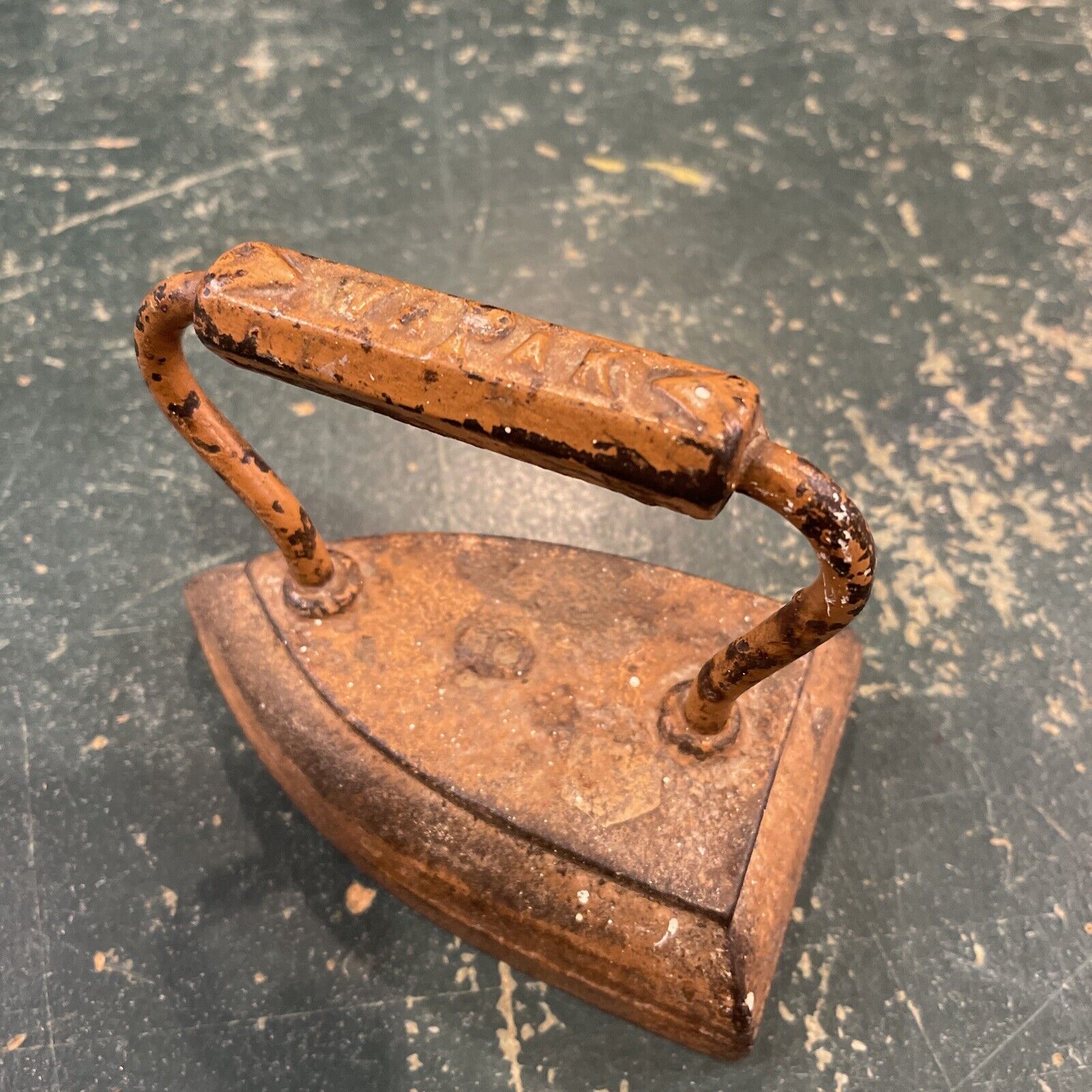  Antique cast iron Sad Iron Wapak #6