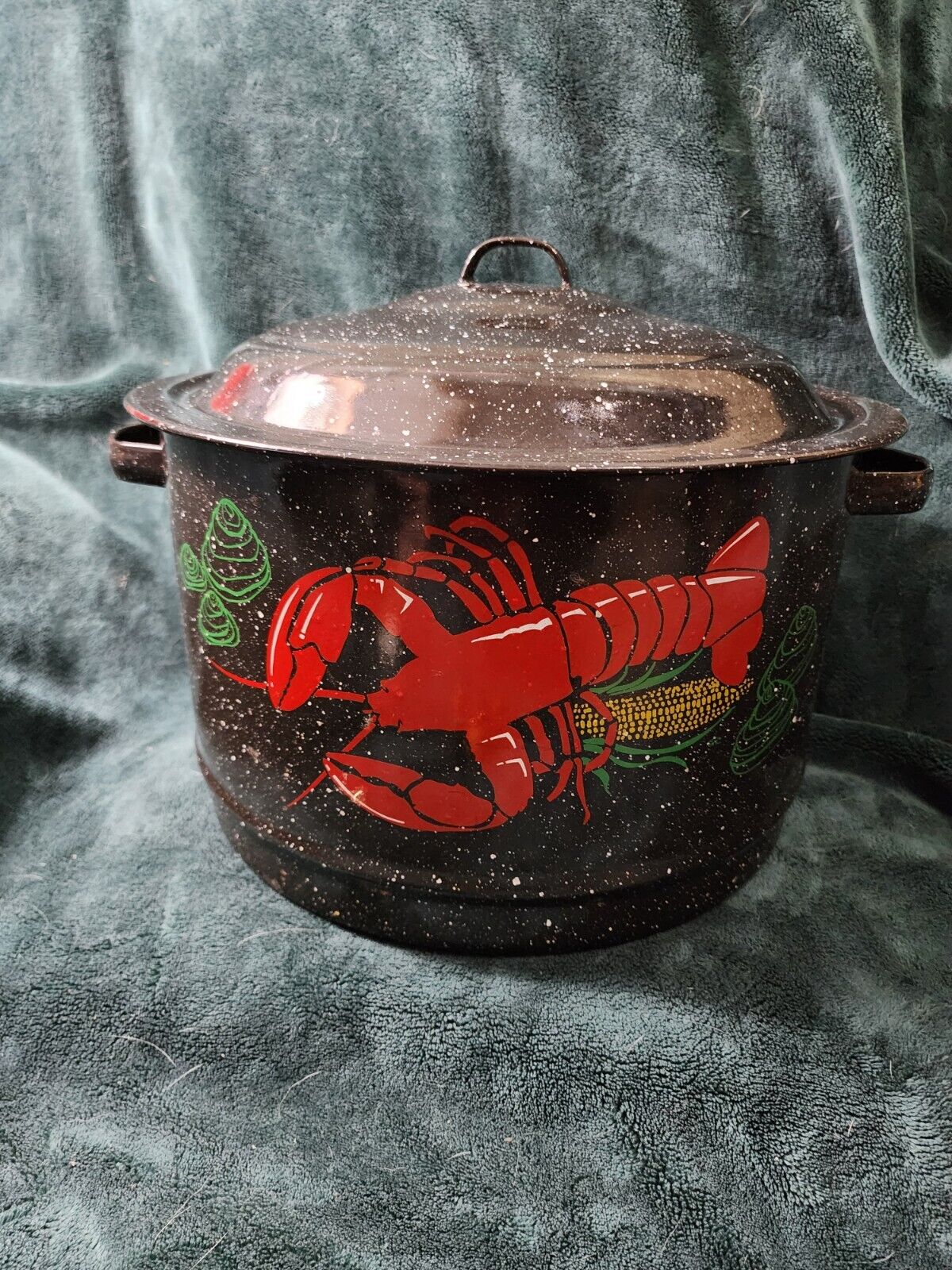 Vintage Black Speckled Enamelware Decorated Lobster Corn Pot 14\