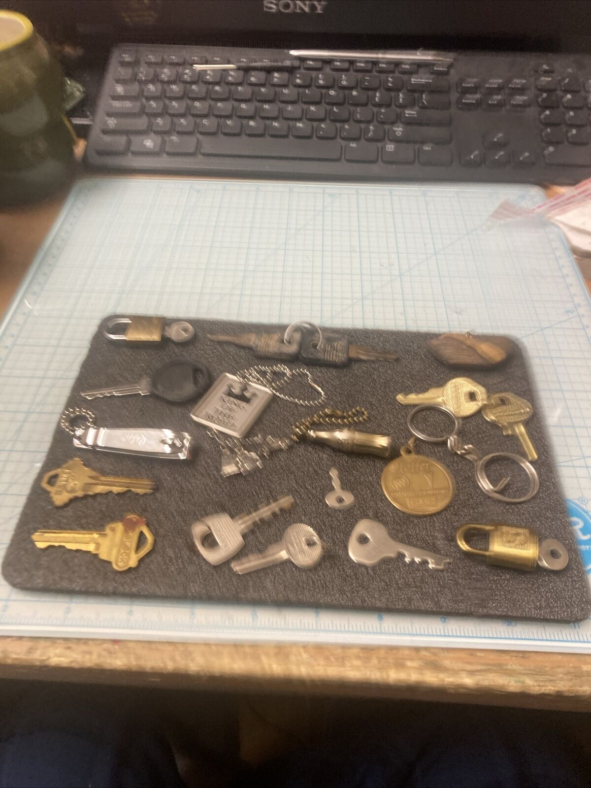 Nice USED Mixed Lot of Modern and Vintage Keys/2 small Locks/Keychains. LOOK