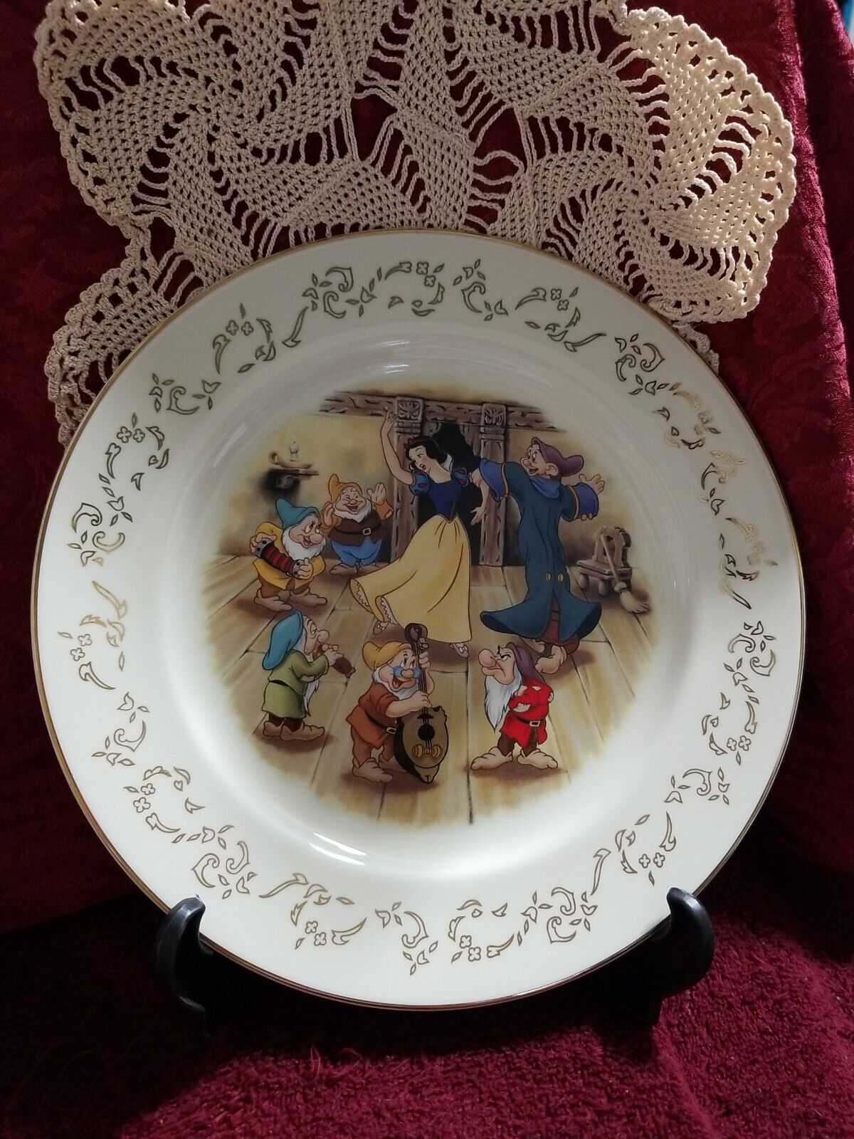 Lenox Walt Disney\'s  Snow White Dessert Plate \