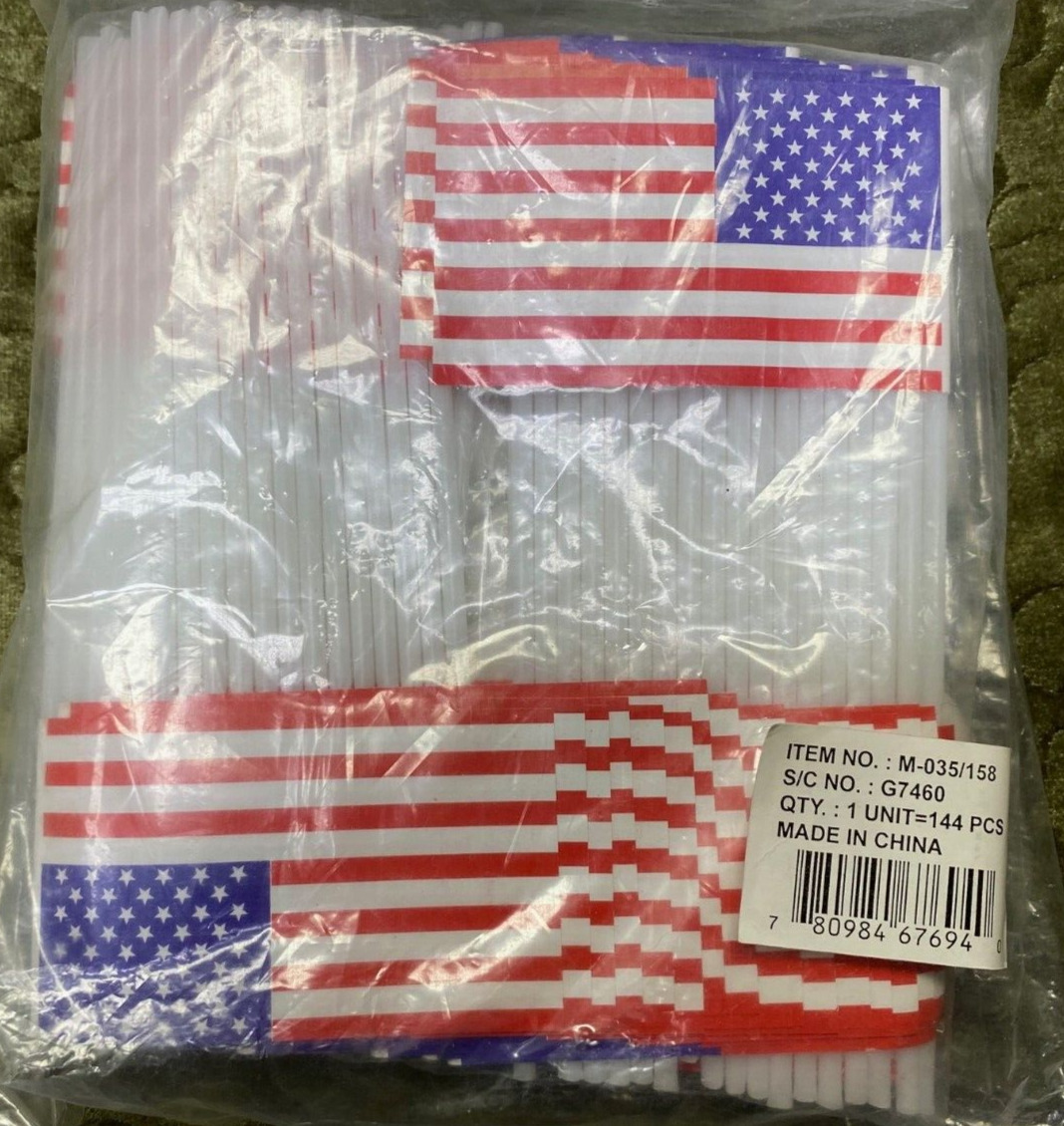 144 COUNT OF UNITED STATES USA FLAGS WITH HOLDERS IN SEALED BAG M-035/158 G7460