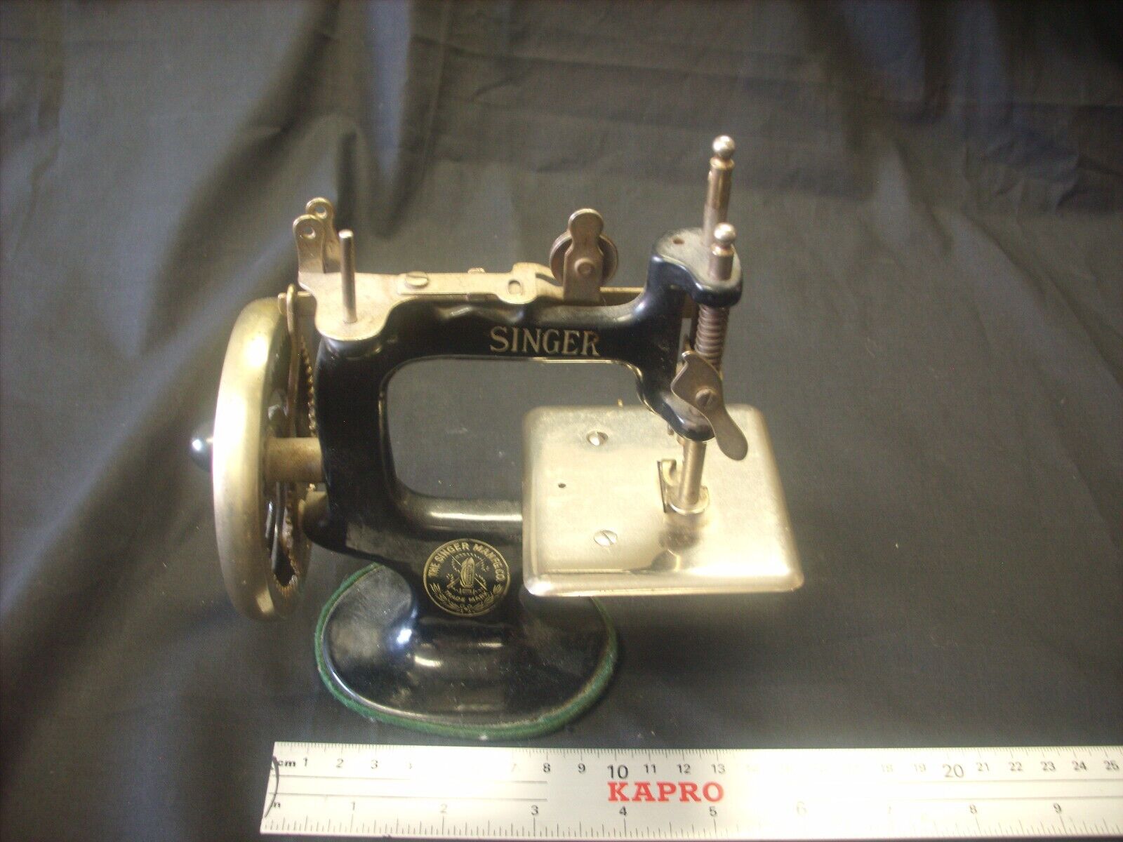 Vintage (1920\'s) Singer No. 20 - Childs Real Sewing Machine - Not a Toy