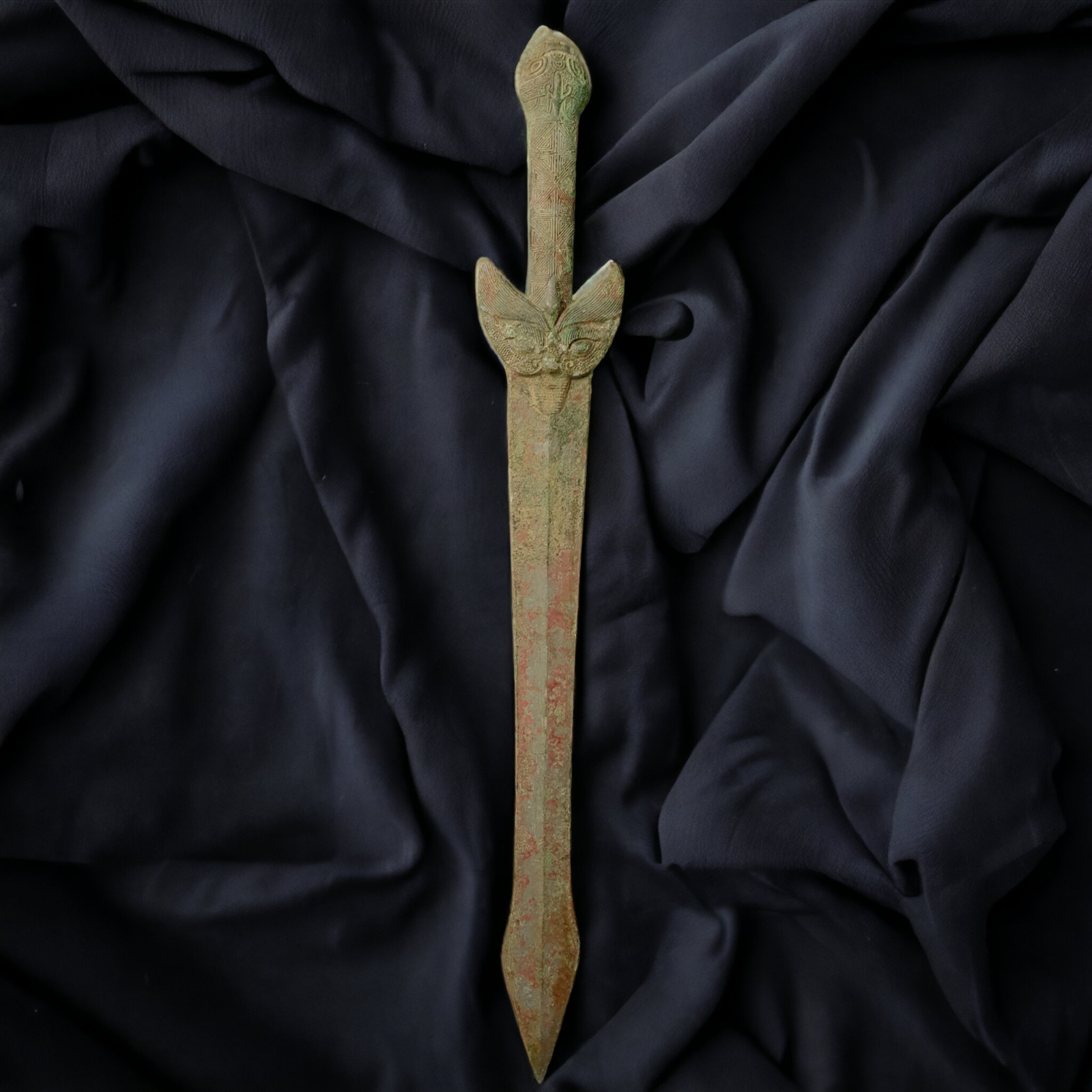 AA Antique Fighting Bronze Iron Sword with Beast Engravings Handle