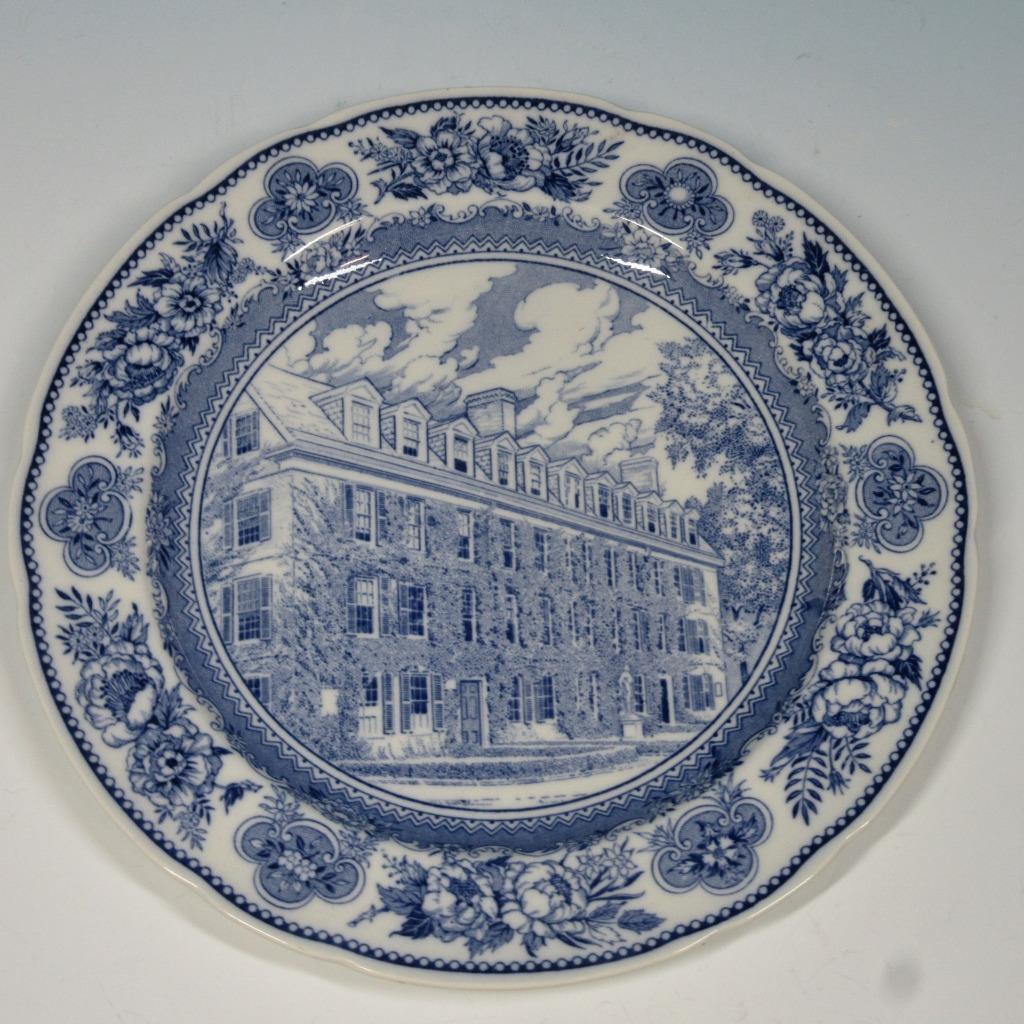 Wedgwood - Yale University - 1932 Collector Plate - Connecticut Hall - 10½ inch