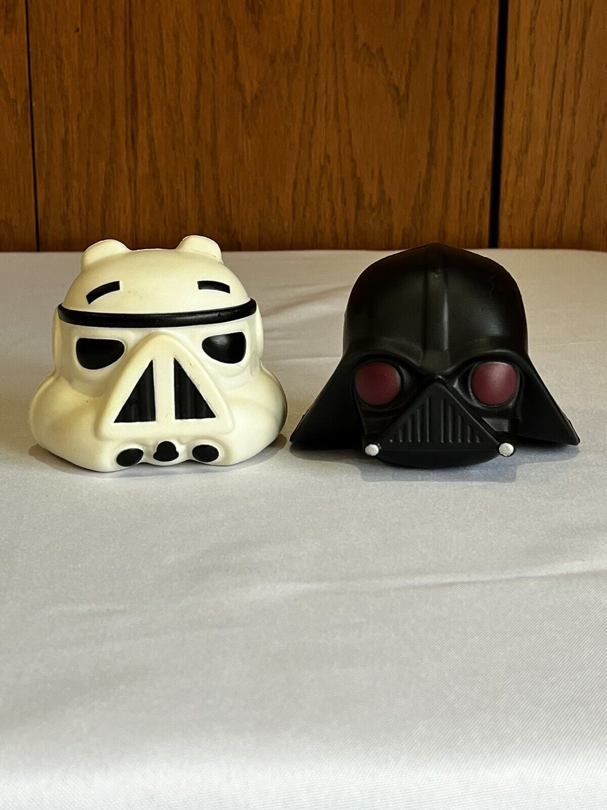 Hasbro ANGRY BIRDS STAR WARS FOAM FLYERS Storm Trooper Pig And Darth Vader 2012
