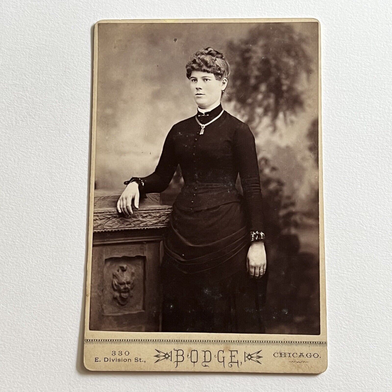 Antique Cabinet Card Photograph Lovely Young Woman Necklace Chicago IL