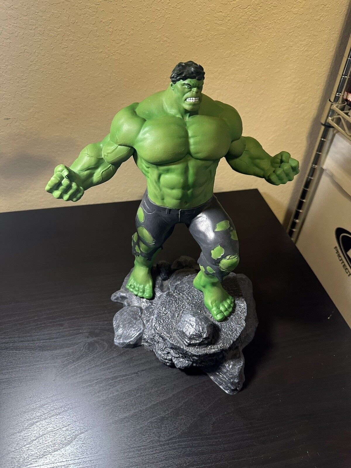 The Incredible Hulk Marvel Gallery PVC Figure  Diamond Select