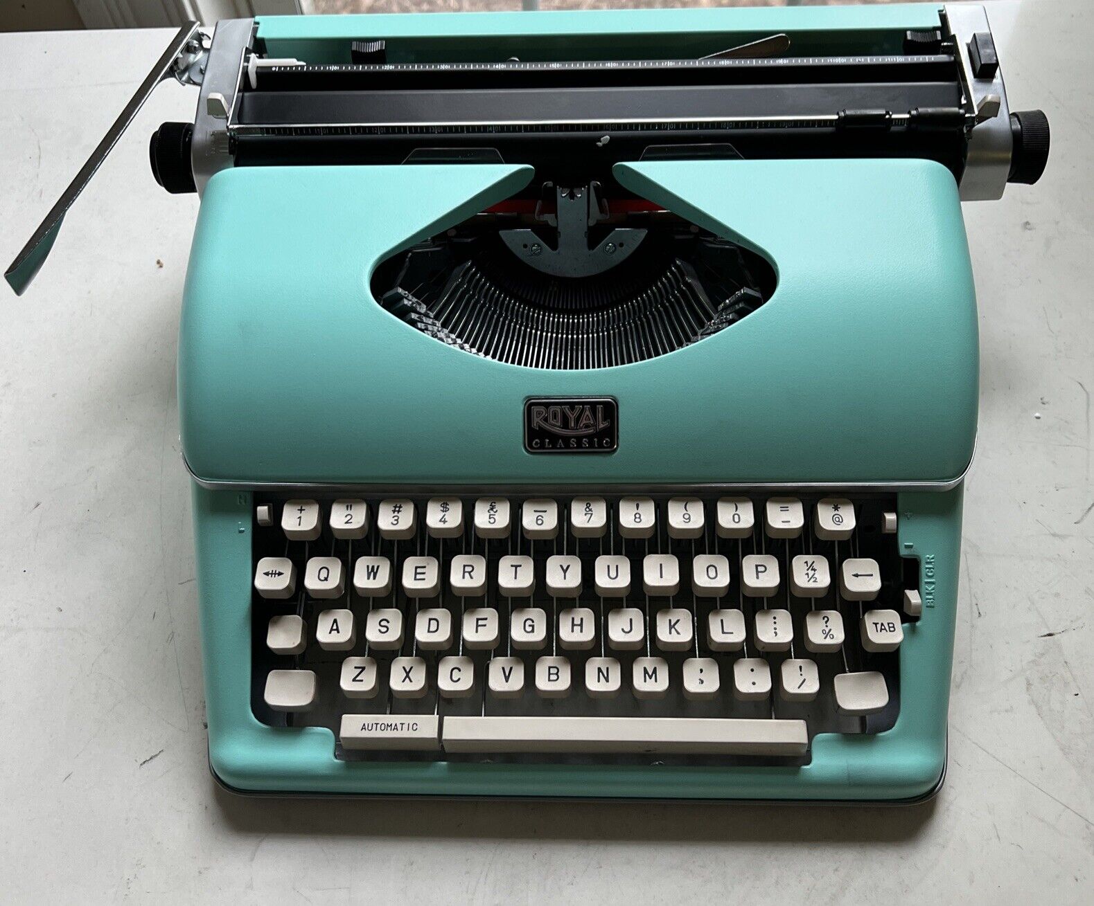 Royal Classic Manual Typewriter Mint 79101T New Open Box