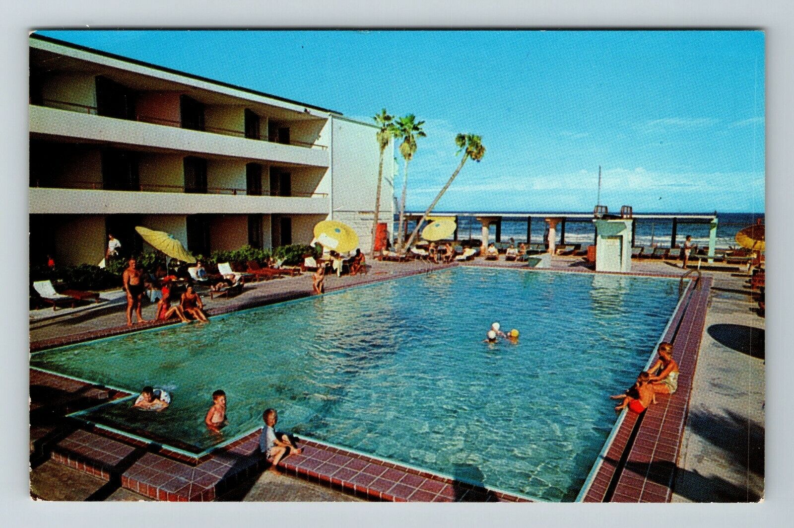 Daytona Beach FL-Florida Castaway Beach Motel Antique Vintage Souvenir Postcard