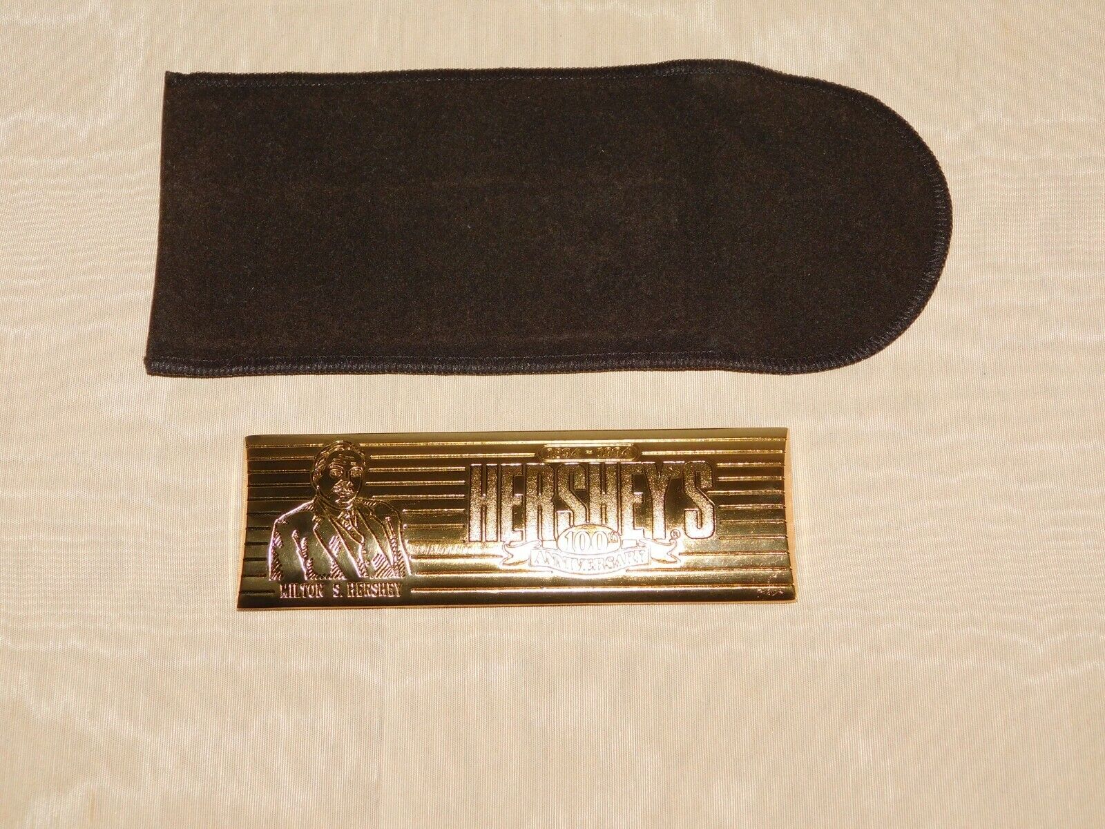 VINTAGE 1894-1994 HERSHEY\'S 100TH ANNIVERSARY METAL CHOCOLATE BAR  PAPER WEIGHT