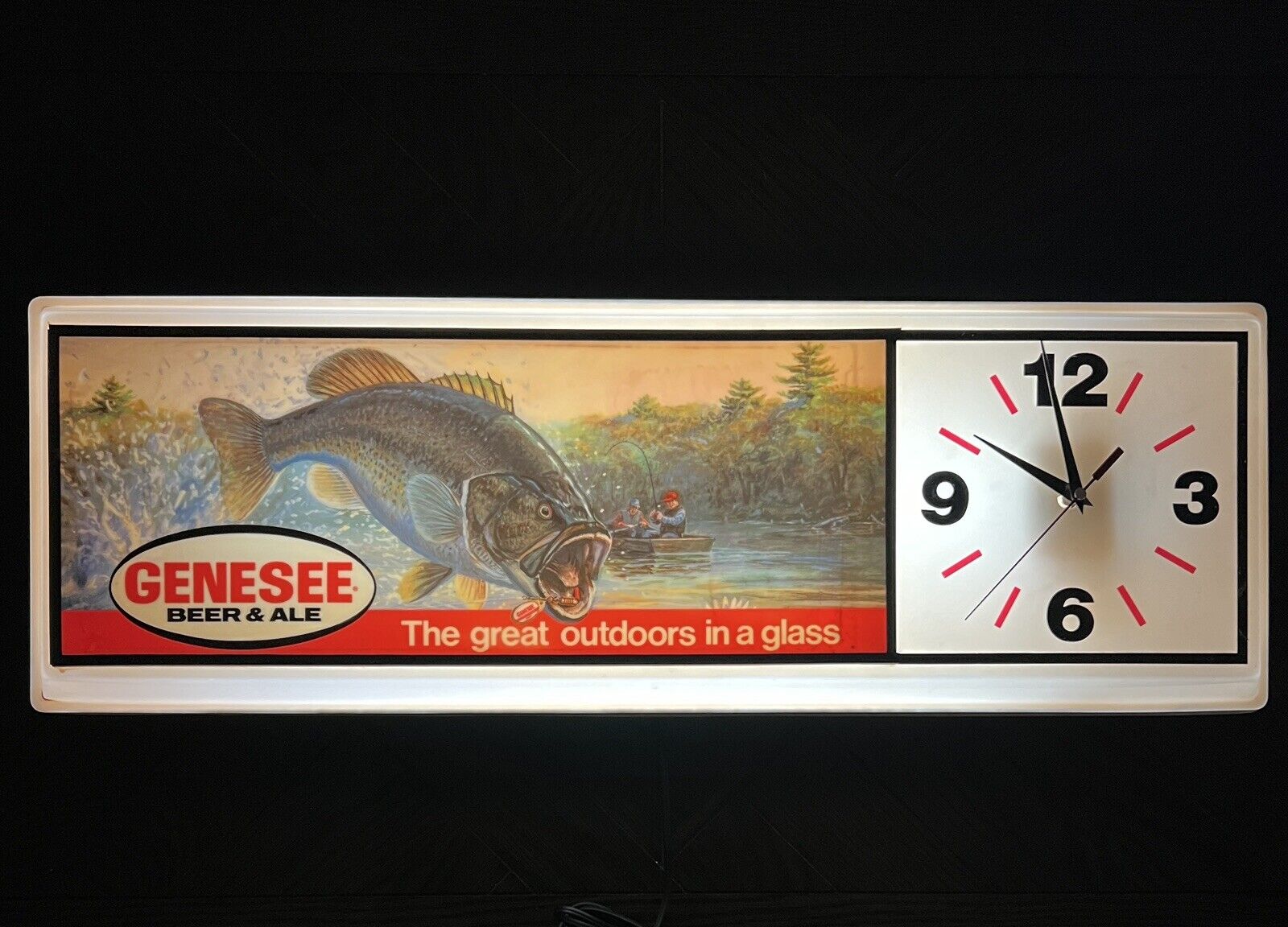 Rare Vintage GENESEE Beer & Ale Fisherman’s Bass Bar Clock Light Sign