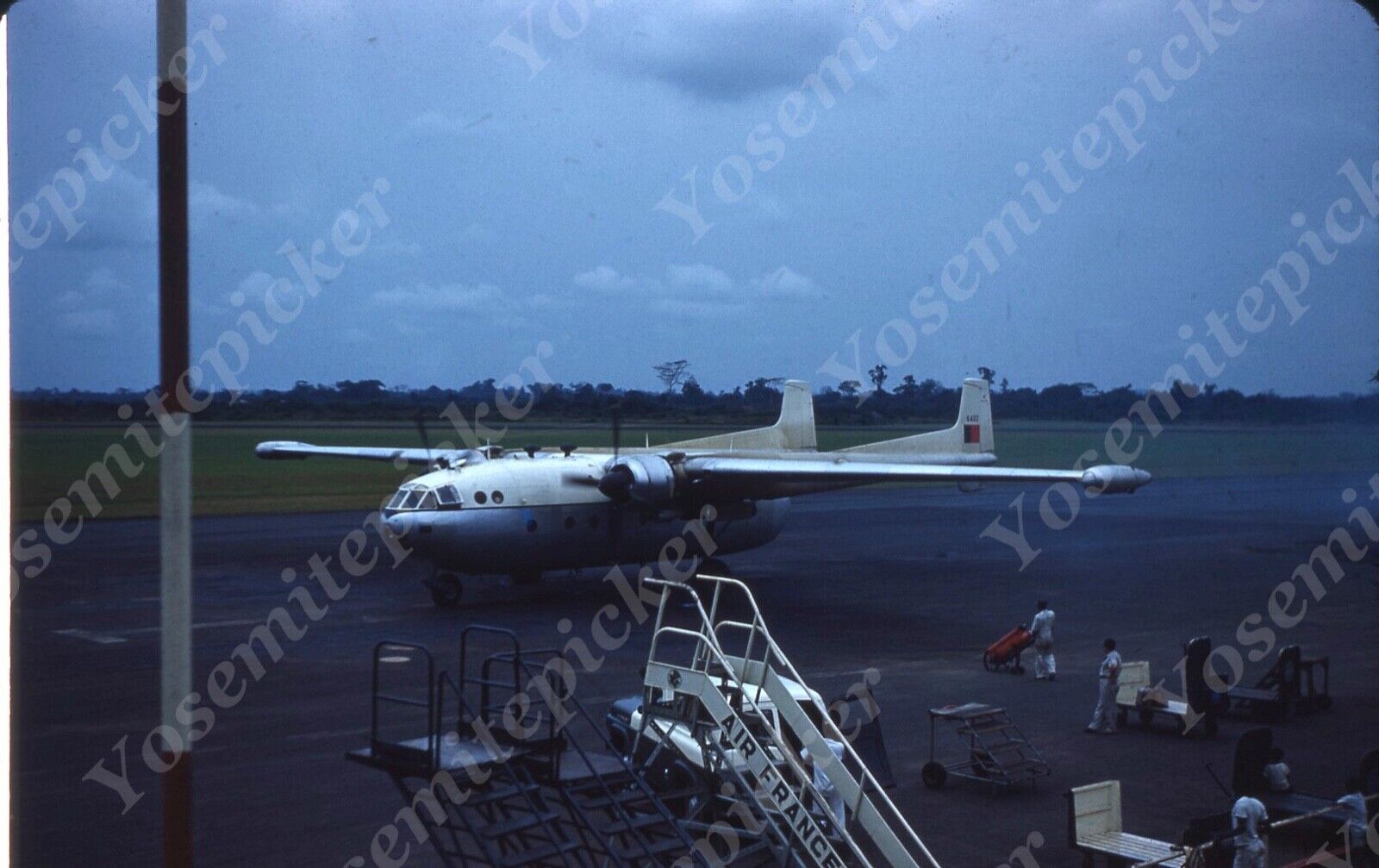 sl44  Original Slide 1970 ? Airplane at airport 128a