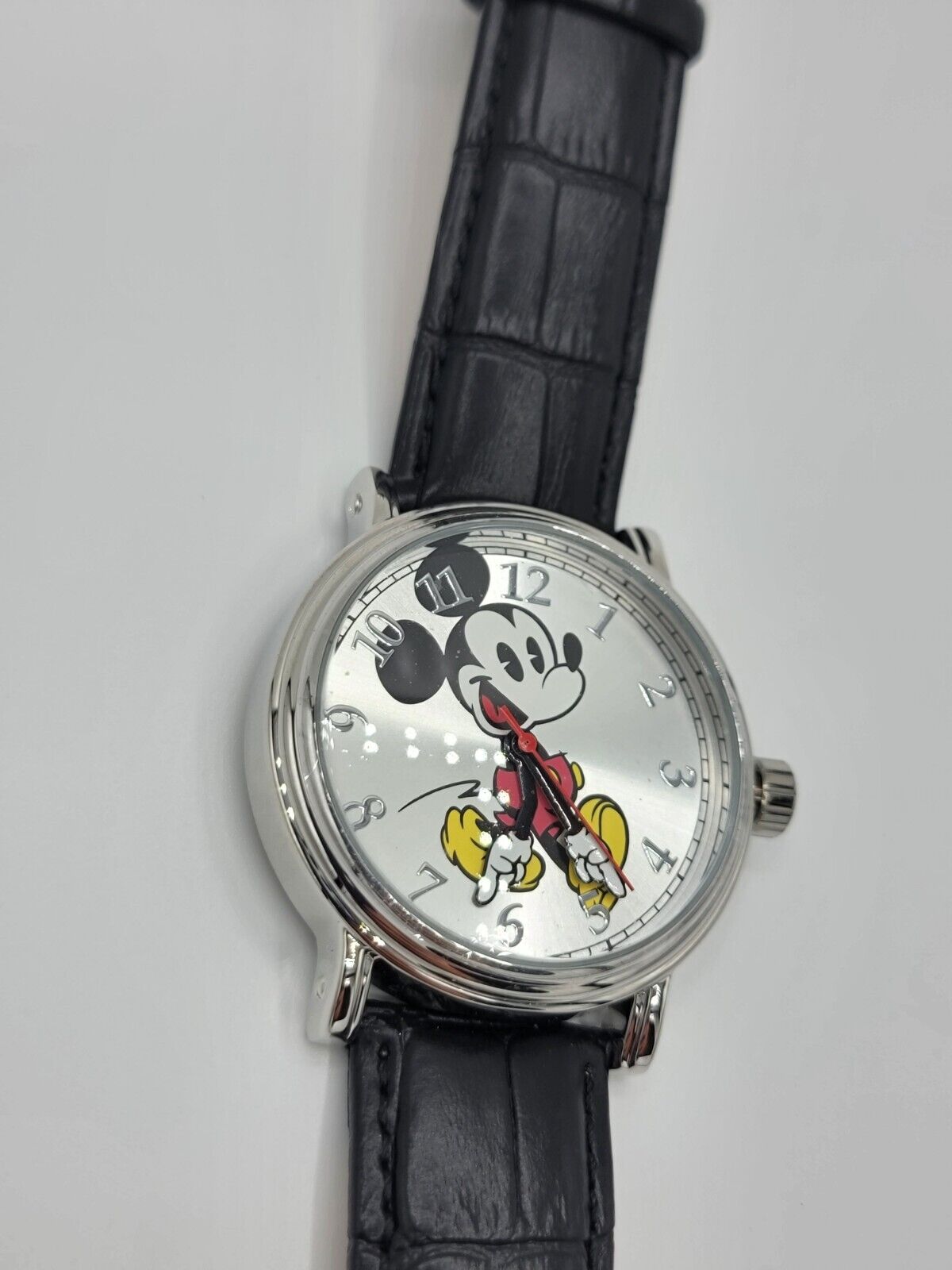 Disney Mickey Mouse Adult Vintage Articulating Hands Analog Quartz Watch