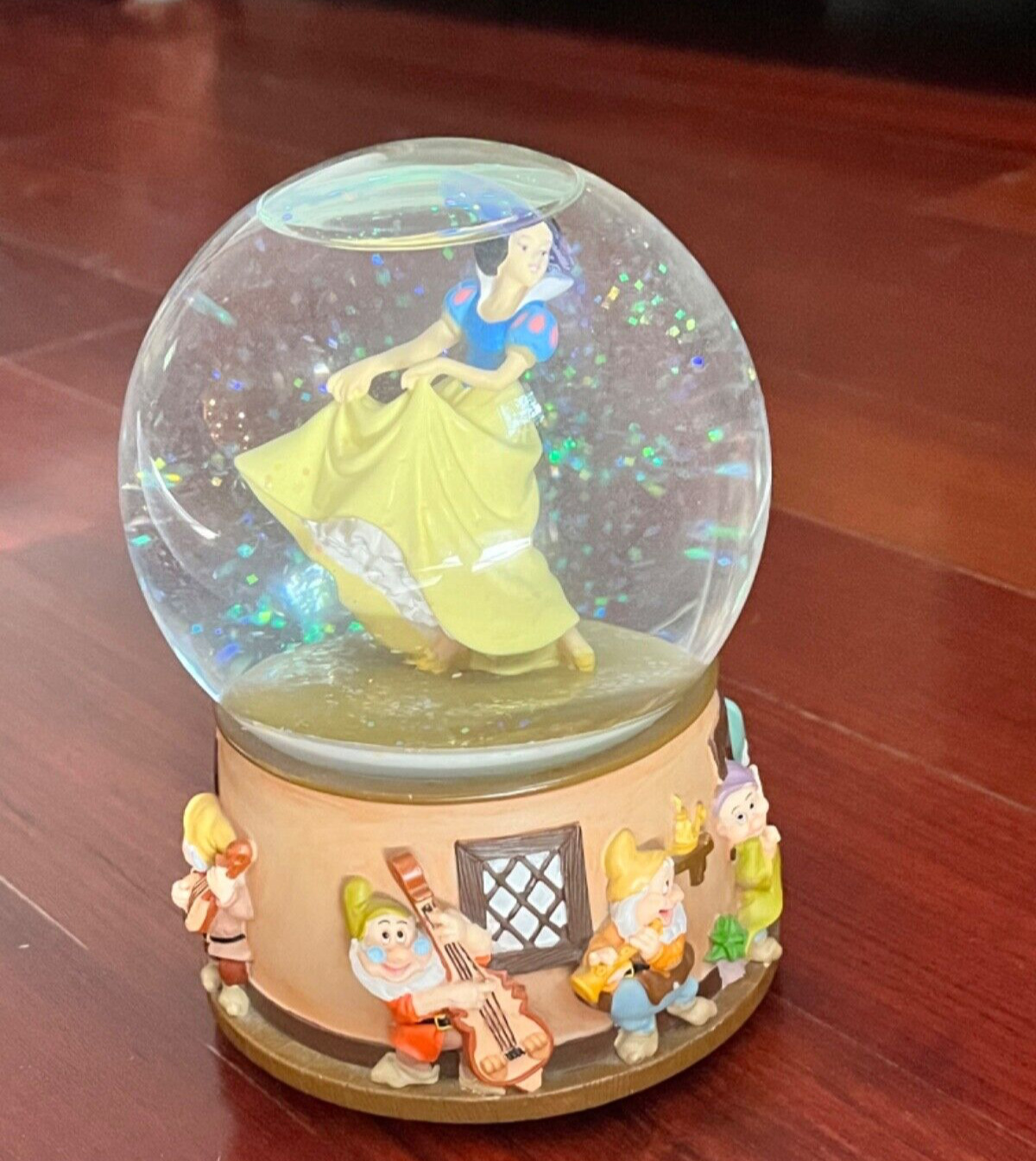 Disney Enesco Snow White & Seven Dwarfs Snow Globe Music Box Waltz Of Flowers