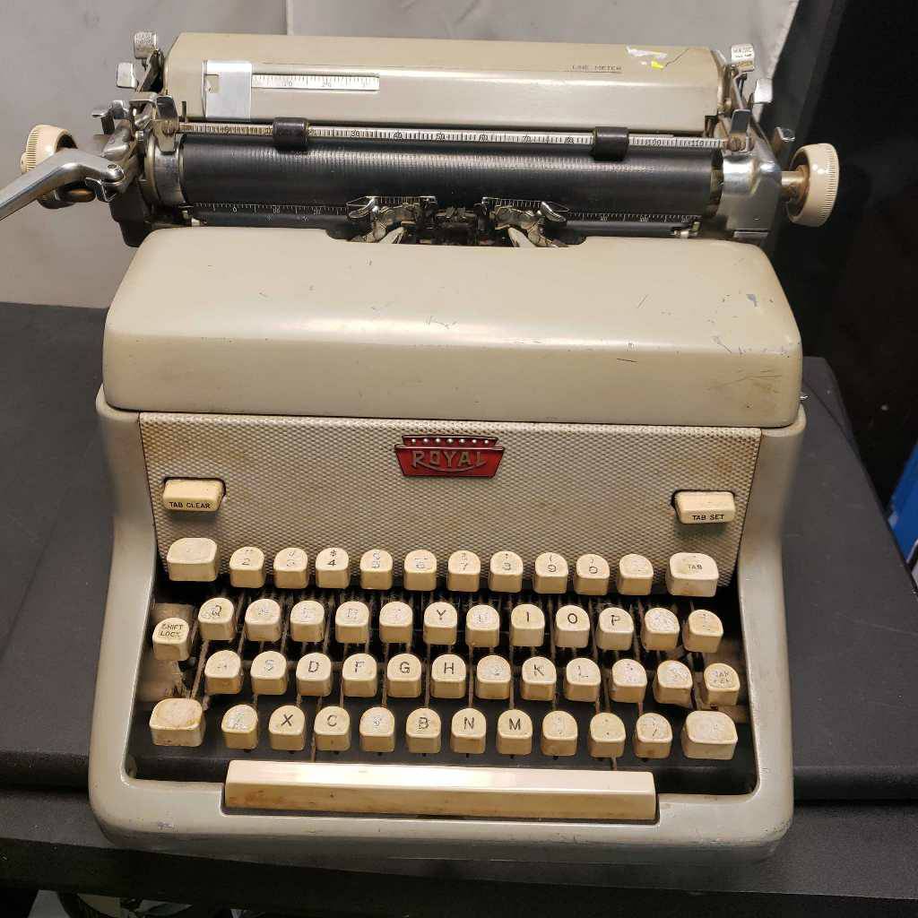 1959 Royal FPE 6215953 Vintage Standard Typewriter Manual Steel Collectible