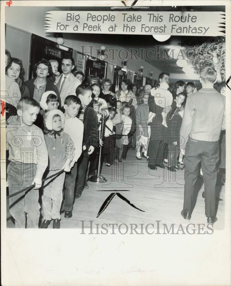 1964 Press Photo Sign at V.L. Hudson\'s Christmas Fantasy in Detroit - afa38901
