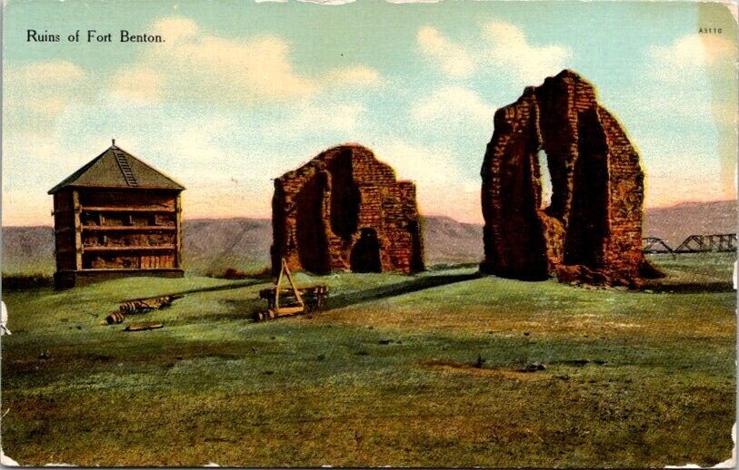 Vintage Postcard View of the Ruins of Old Army Fort Benton Montana MT      10421