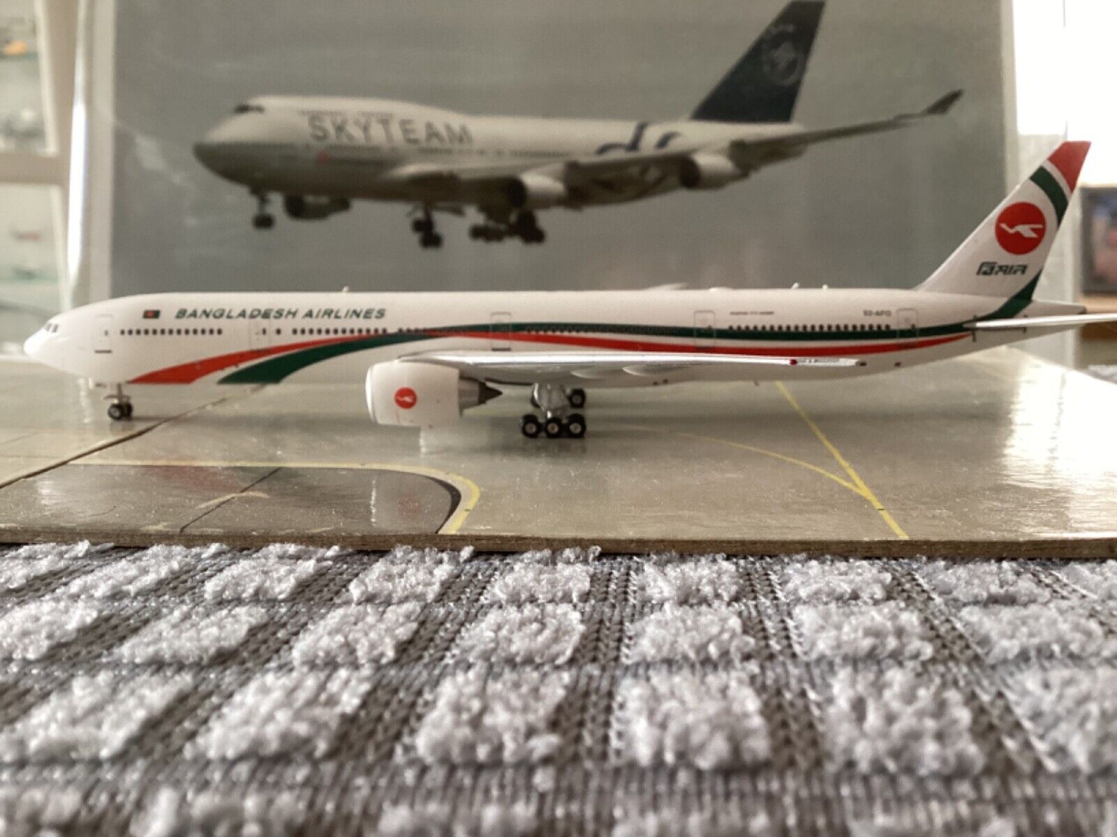 Phoenix Bangladesh Airlines Boeing 777-300ER, 1:400 Scale