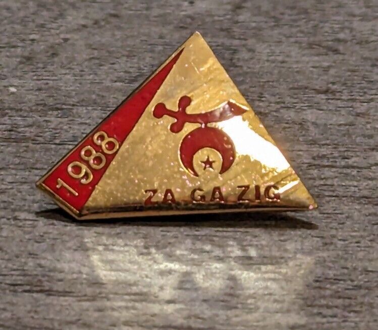 1988 SHRINERS MASON ZA-GA-ZIG Sword Gold Red Pyramid Lapel Pin 1\