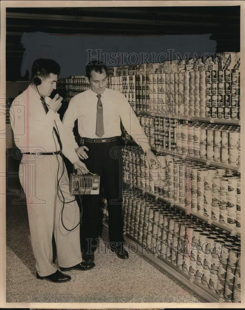 1959 Press Photo Grocery store workers ordering food by a shortwave radio system