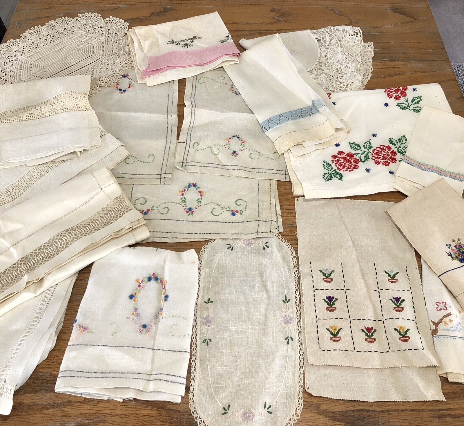 Large Lot of Vintage Linens, Tea Towels, Napkins, Table Runners