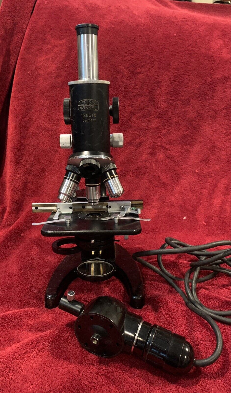 Vintage Zeiss Winkel 128518 Microscope With Case , Light And Extra Lense
