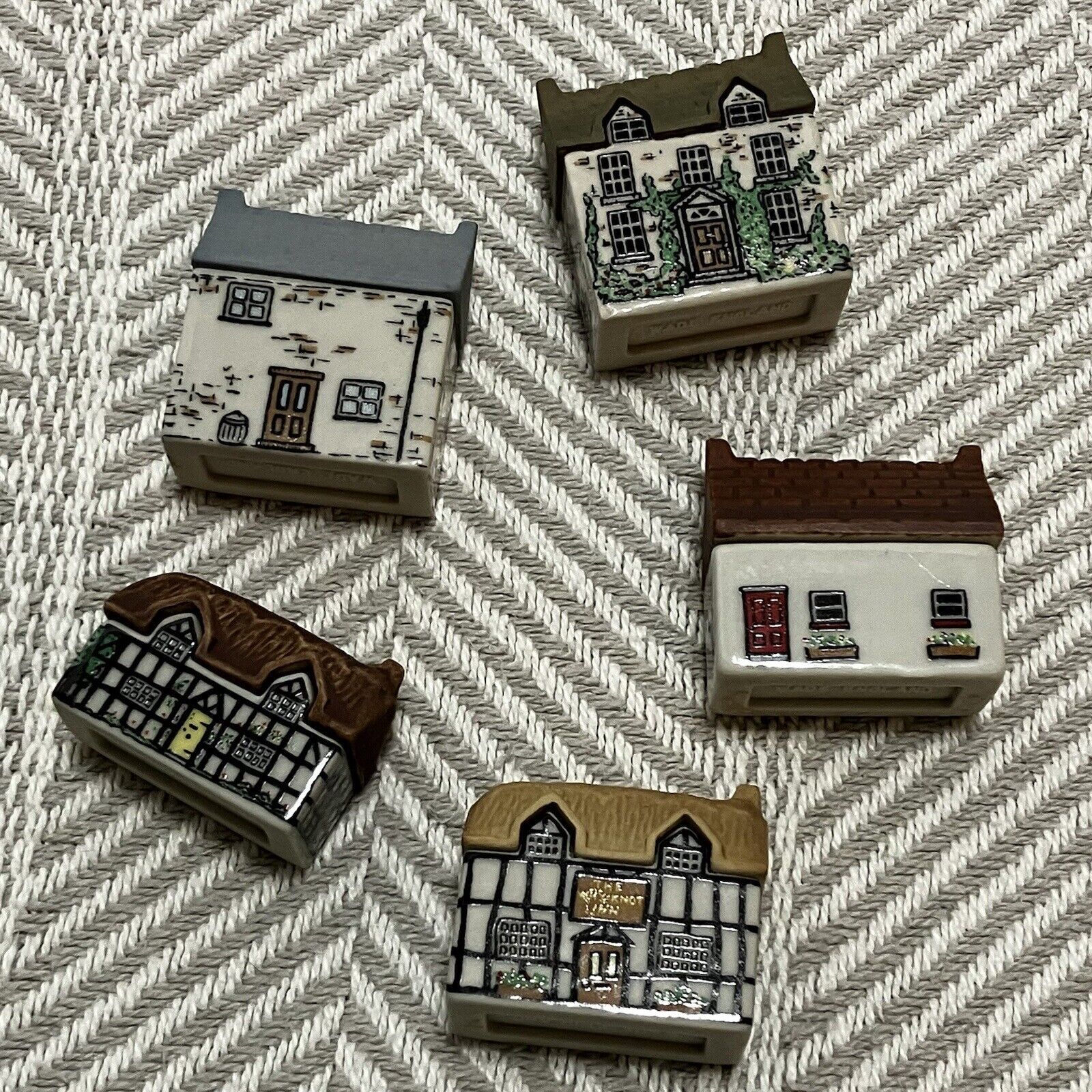 Miniature English Village Porcelain Wade WHIMSEY ON WHY SET 1 - 8 Pieces In Box