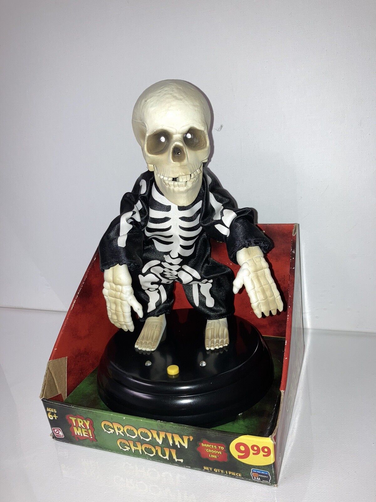 Gemmy Grave Raver Groovin’ Ghoul Groove Line Skeleton Lights