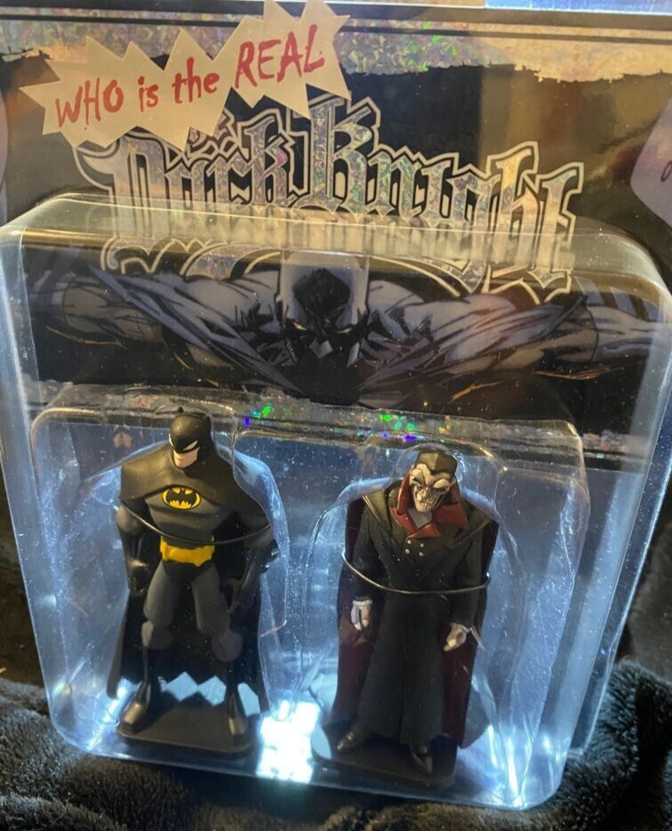 WHO is the REAL DARK KNIGHT? The BATMAN vs Dracula Figurines Set ++ FREE S&H