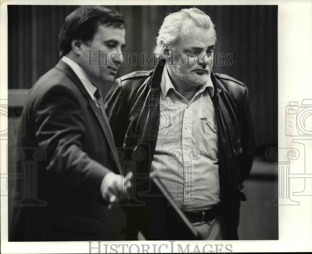 1989 Press Photo Defense attorney Michael Peterson and defendant Arthur Feckner