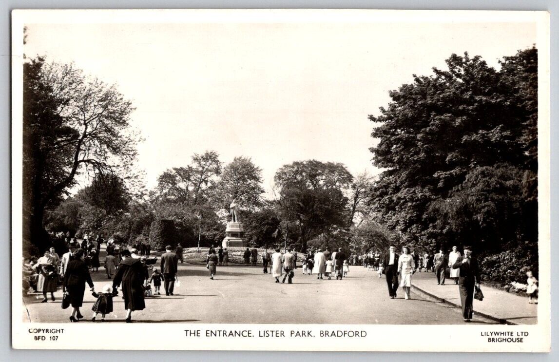 vintage Entrance Lister Park Bradford England people walking 50/60 RPPC Postcard
