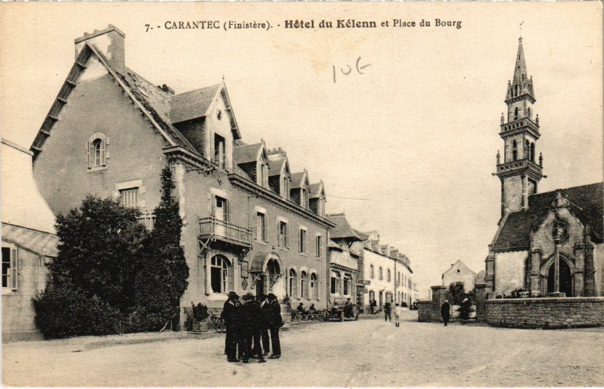 CPA Carantec - Hotel du Kelenn et Place du Bourg FRANCE (1025724)