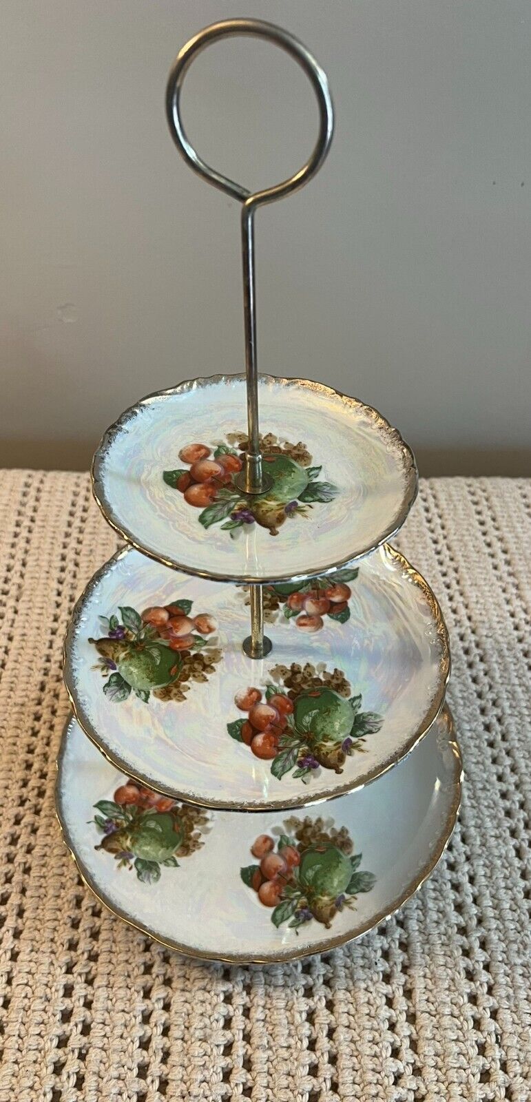 Beautiful Vintage Three-Tier Dessert Display Plate Stand Decorative tray
