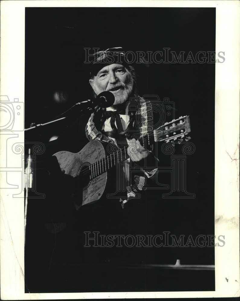 1988 Press Photo Singer Willie Nelson - lrx43209