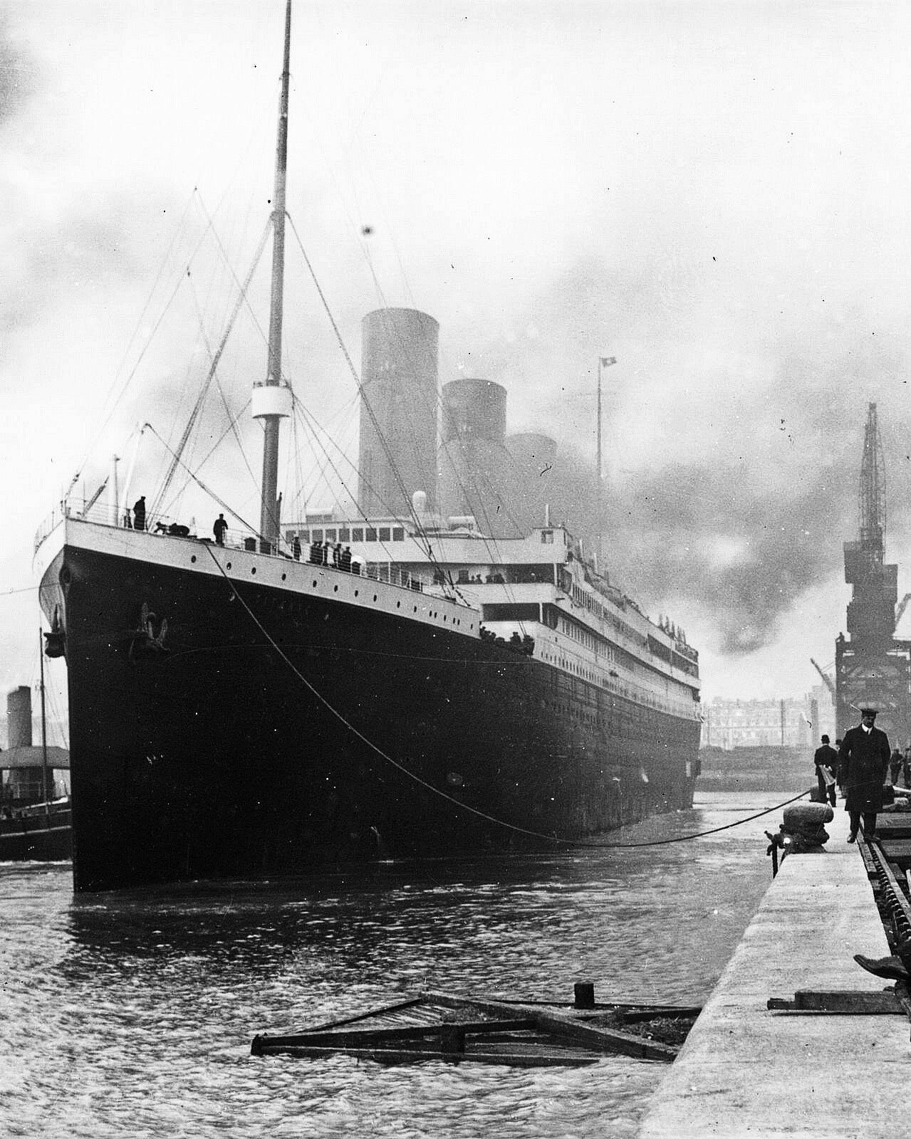 Titanic Ship Docks 1912 South Hampton 8.5 x 11 Photo Photograph Classic Picture 