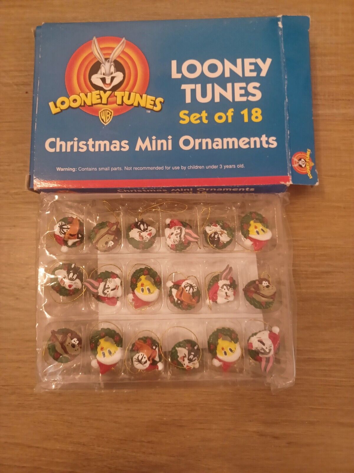 NIB Vintage Looney Tunes Christmas Holiday Wreath Mini Ornaments Set of 18 