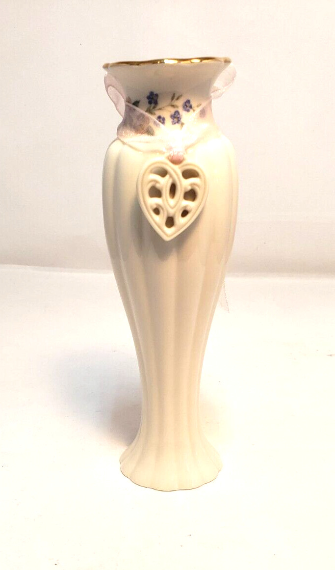 Lenox Mothers Day Vase Porcelain Heart Charm Gold Trim Flowers  NEW   3011