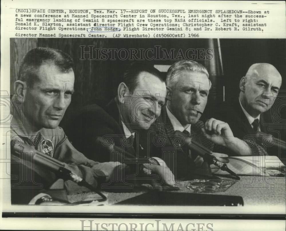 1966 Press Photo John Hodge and other NASA officials at news conference in Texas