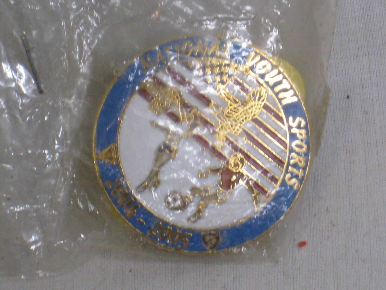  U.S.A.  NATIONAL YOUTH SPORTS 2004-2005 metal enamel pin lapel USA US