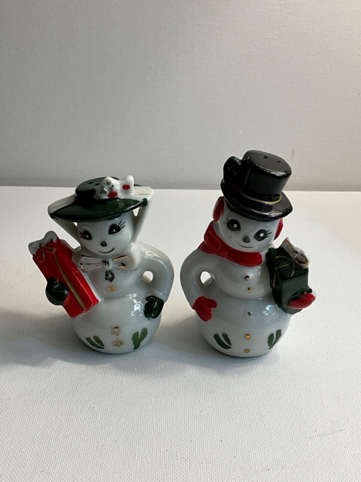 Vintage Japan Mr. & Mrs. Snowman Christmas Salt & Pepper Shaker Set