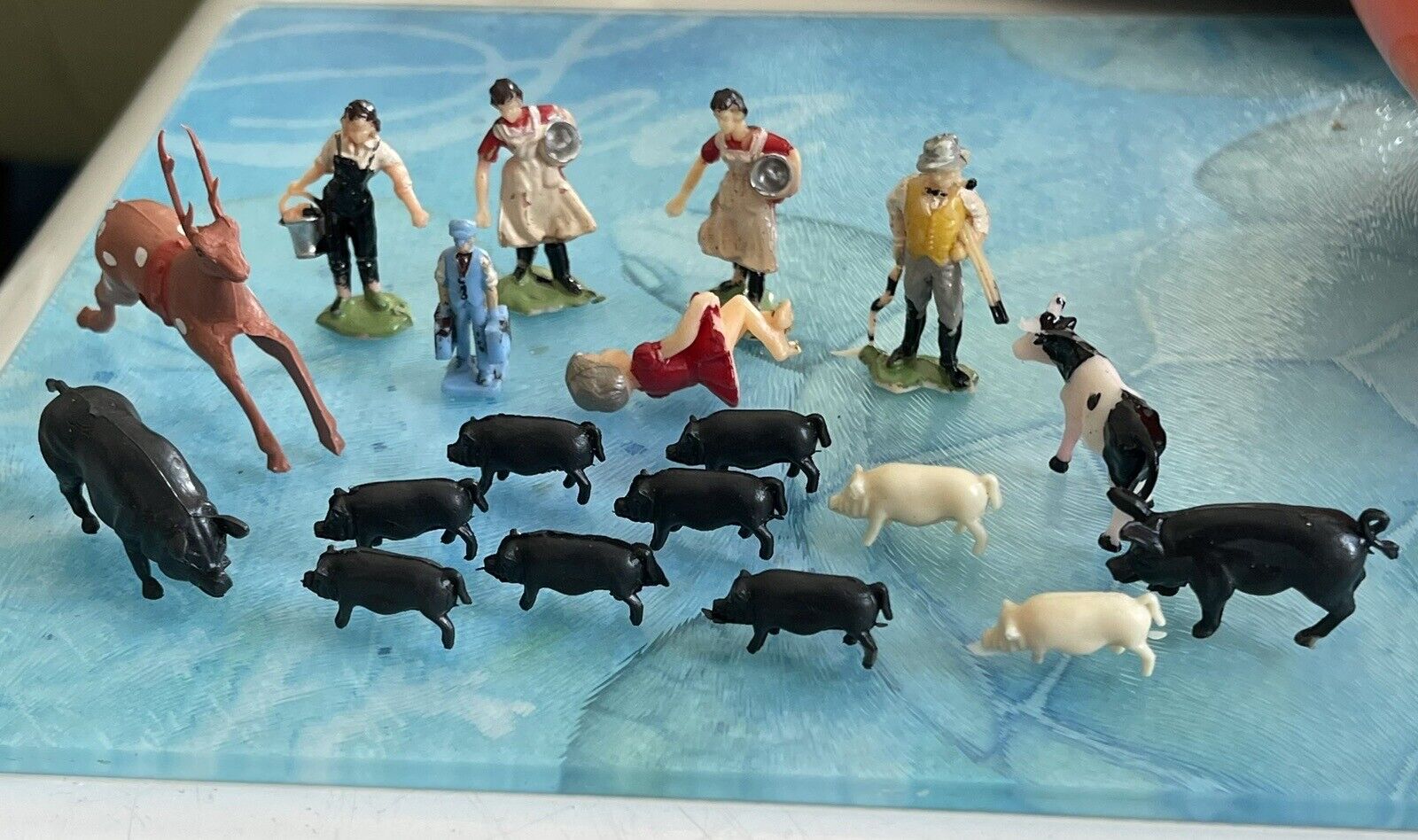 Lot Of 19 Vintage? Plastic Britains Farm Animals & Workers Horse Cow Pigs Tracks