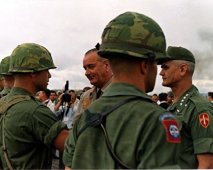 General Westmoreland & President Lyndon B. Johnson 8x10 Vietnam War Photo 510