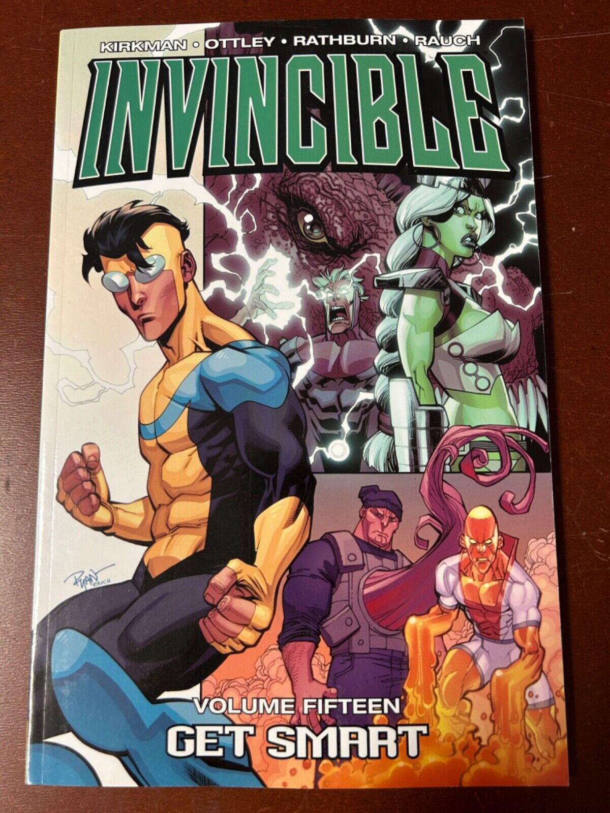 Invincible #15 (Image Comics, 2011) Get Smart Kirkman