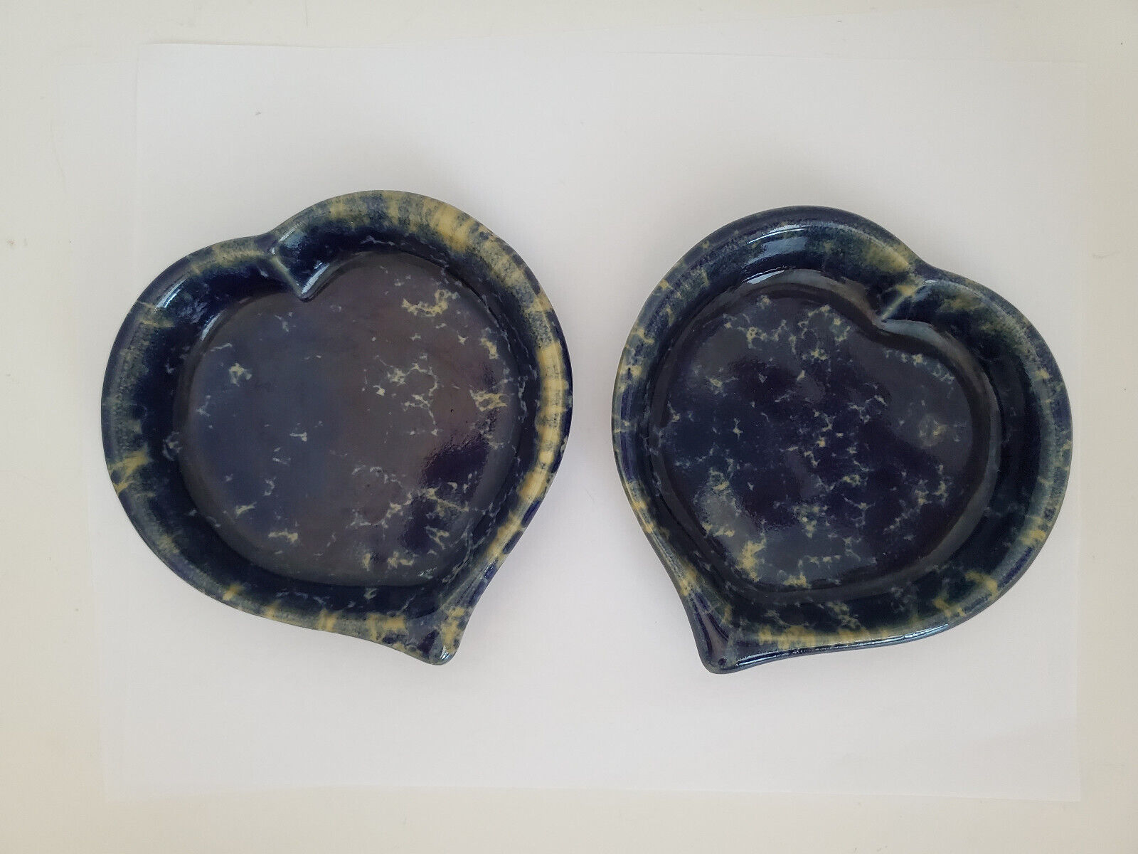 Set of Two VTG Bennington Potters Vermont Heart Shaped Agate Blue Pottery Dishes