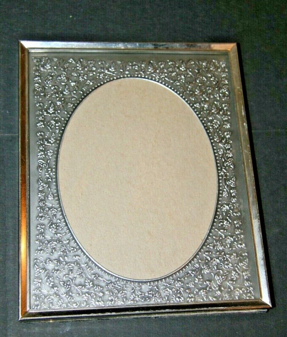 Vintage CARR SILVER Tone Metal Picture Photo Frame Oval Ornate Floral Mat